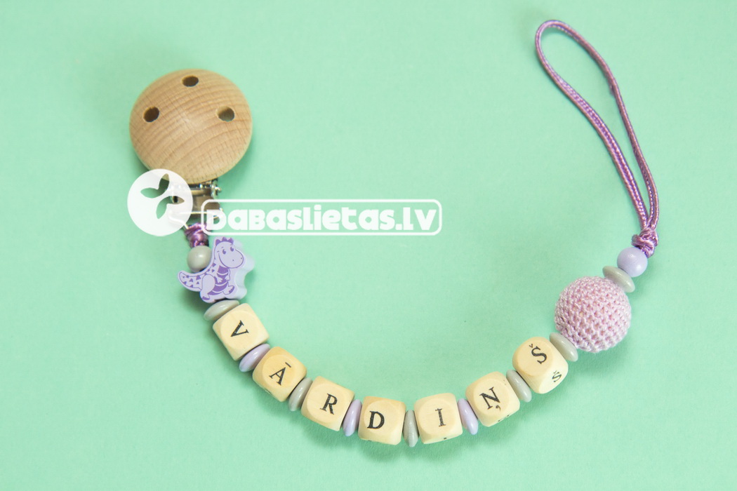 knupisa-turetajs-ar-vardu-dino-lilla