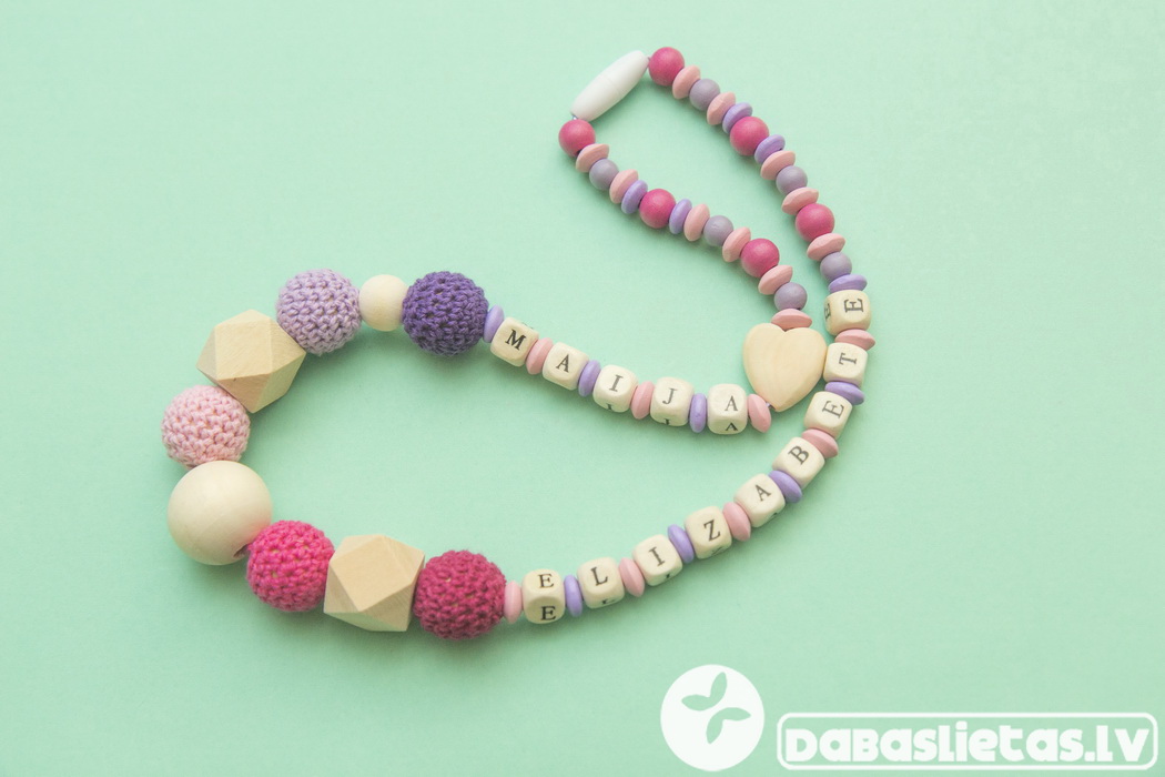 koka-rotaslietas-kaklarota-ar-vardinu-berniem