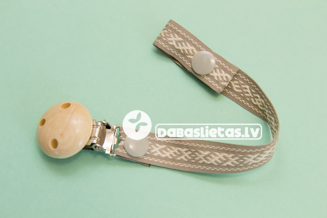 latvisks-knupisa-turetajs-ar-prieviti 670682305